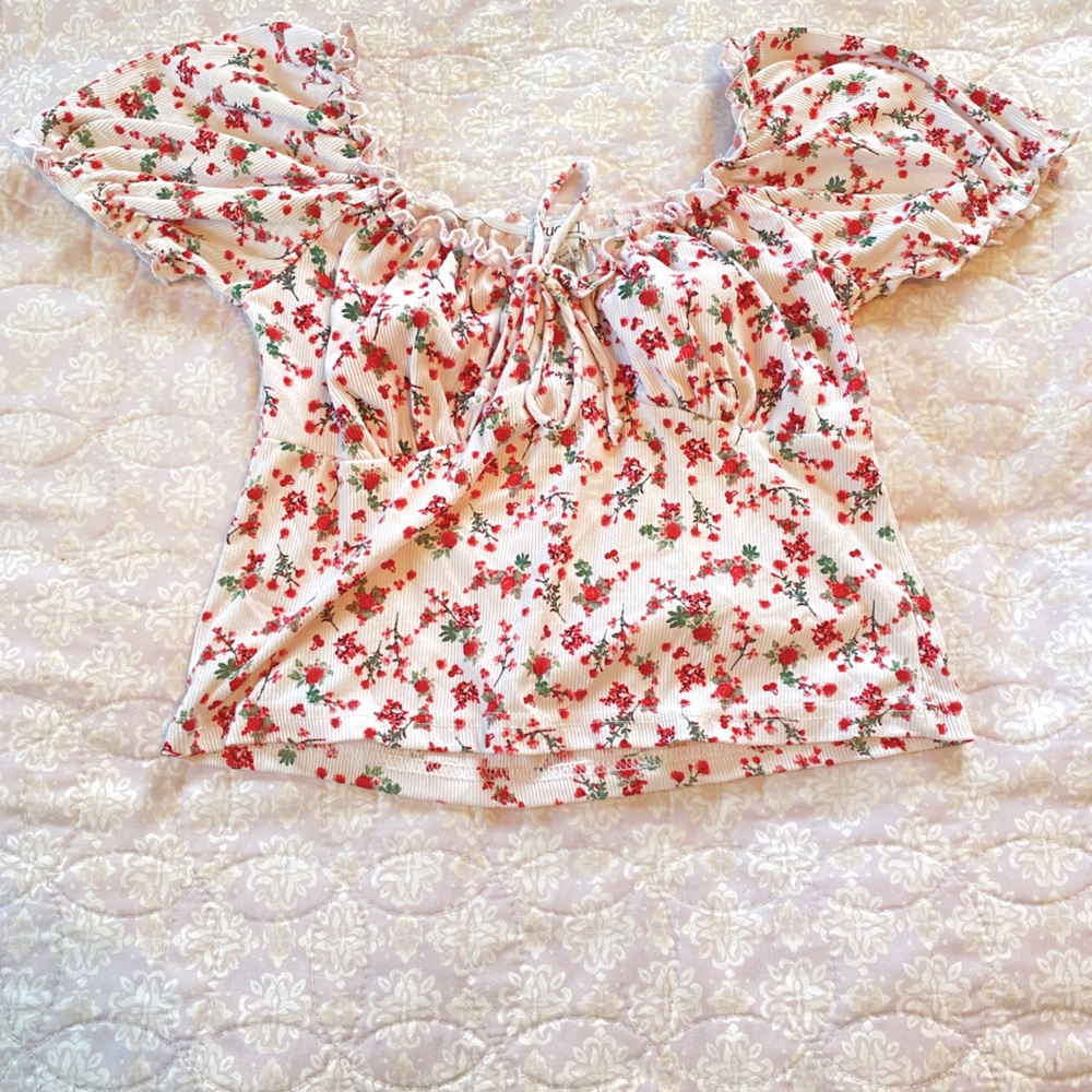 Rue 21 cropped floral shirt